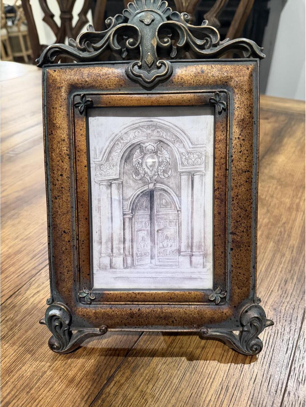 Brand Unknown | Vintage Style Ornate 5x7 Tabletop Picture Frame | 1118
